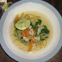 Thai Thai Noodle Soup with Vegetables and Shrimp Dinner