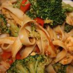 Thai Pasta- Chicken Noodles with Broccoli Peanut Sauce Dinner