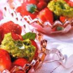 American Strawberry Salad with Pesto of Pistache Dessert