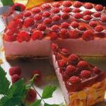 American Raspberry Cake with Yogurt Cream Dessert