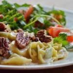 American Tortellini with Gorgonzola and Pecans Appetizer