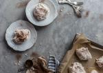 British Cocoadusted Meringues meringhe Con Cacao Appetizer