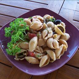 American Tomato and Garlic Pasta Salad Dinner