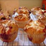 American Muffins of Coconut and Raspberry Dessert