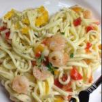 American Pasta with Shrimp and Pepper in Cream Sauce Appetizer