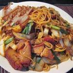 Fried Pork with Noodles and Barbecue Sauce recipe