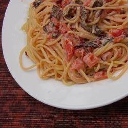 American Spaghetti with Tomato and Spinach Beet Senfsahnesosize Appetizer