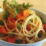 American Fast Spaghetti with Peppers and Tomatoes Appetizer