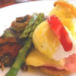 Spicy Ham-and-eggs Benedict with Chive Biscuits recipe